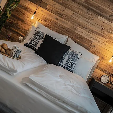 Folk By Anne & Lejlighed