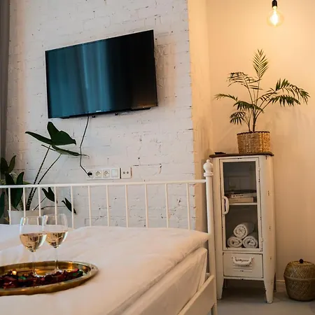 Apartment Folk By Anne & *