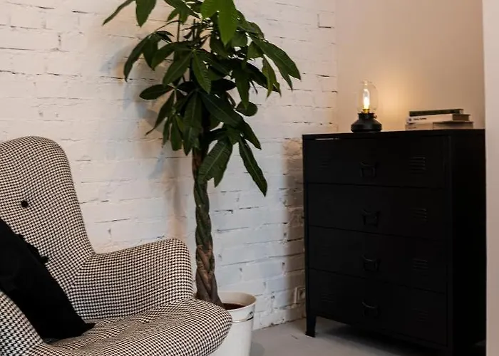 Folk By Anne & * Warsaw