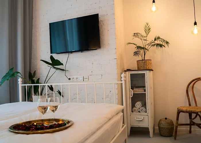 Apartment Folk By Anne & *