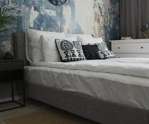 Folk By Anne & * وارسو