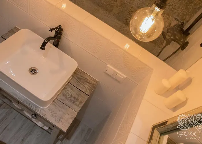 Folk By Anne & شقة *