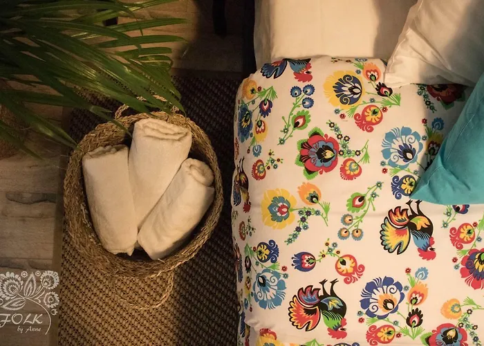 Folk By Anne & * وارسو