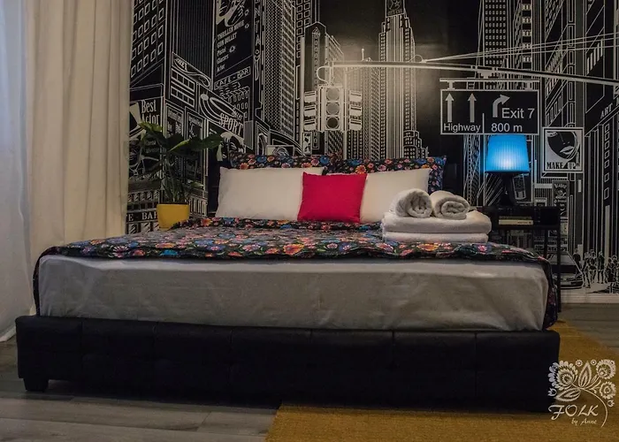 Folk By Anne & * وارسو