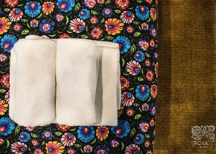 Folk By Anne & * وارسو